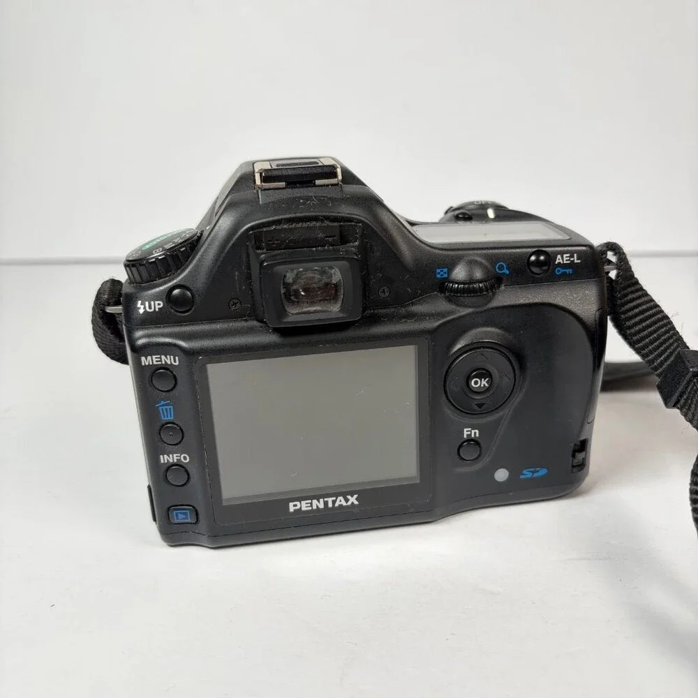 AS IS Pentax ist DL DSLR Camera w/ Pentax DA 18-55mm AL Lens & Strap For Parts